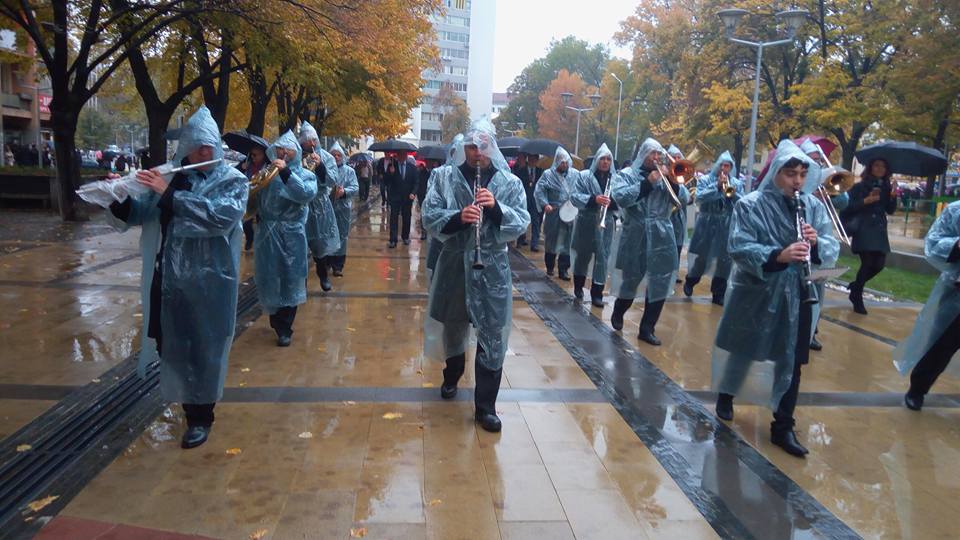Имаше шествие днес за Деня на Перник 10_1476884179 сн: perniknews.com Имаше шествие днес за Деня на Перник 10_1476884179