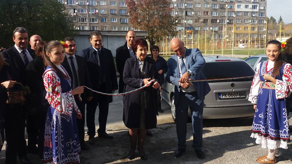 Откриха първия саниран жилищен блок в Перник по Националната програма за енергийна ефективност 10_1477543783